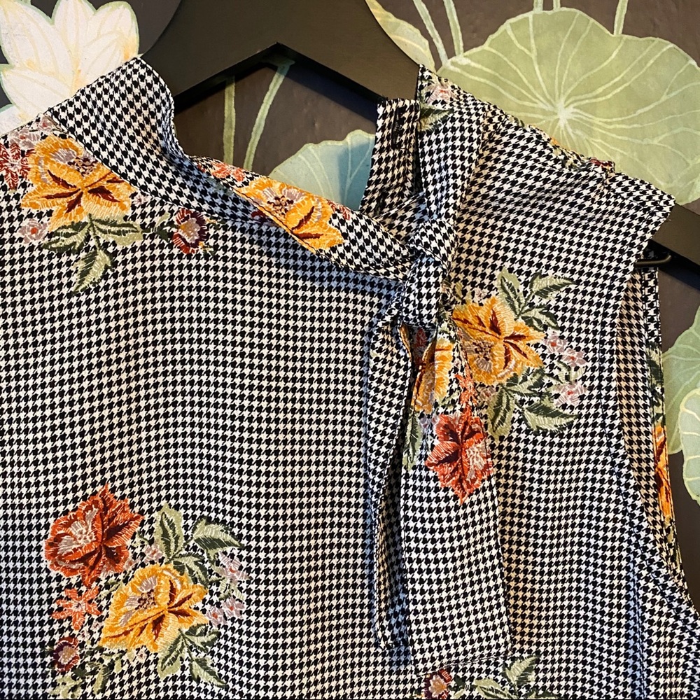 Floral Tie-Neck Blouse